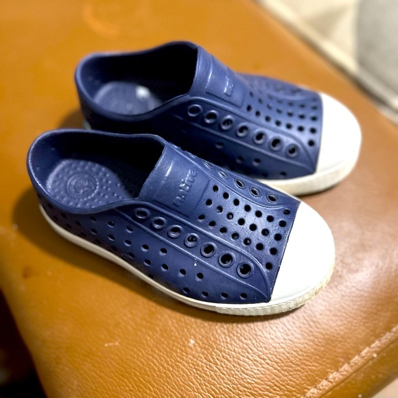 Kids Native Shoes Size 9 - Picture 4 of 4